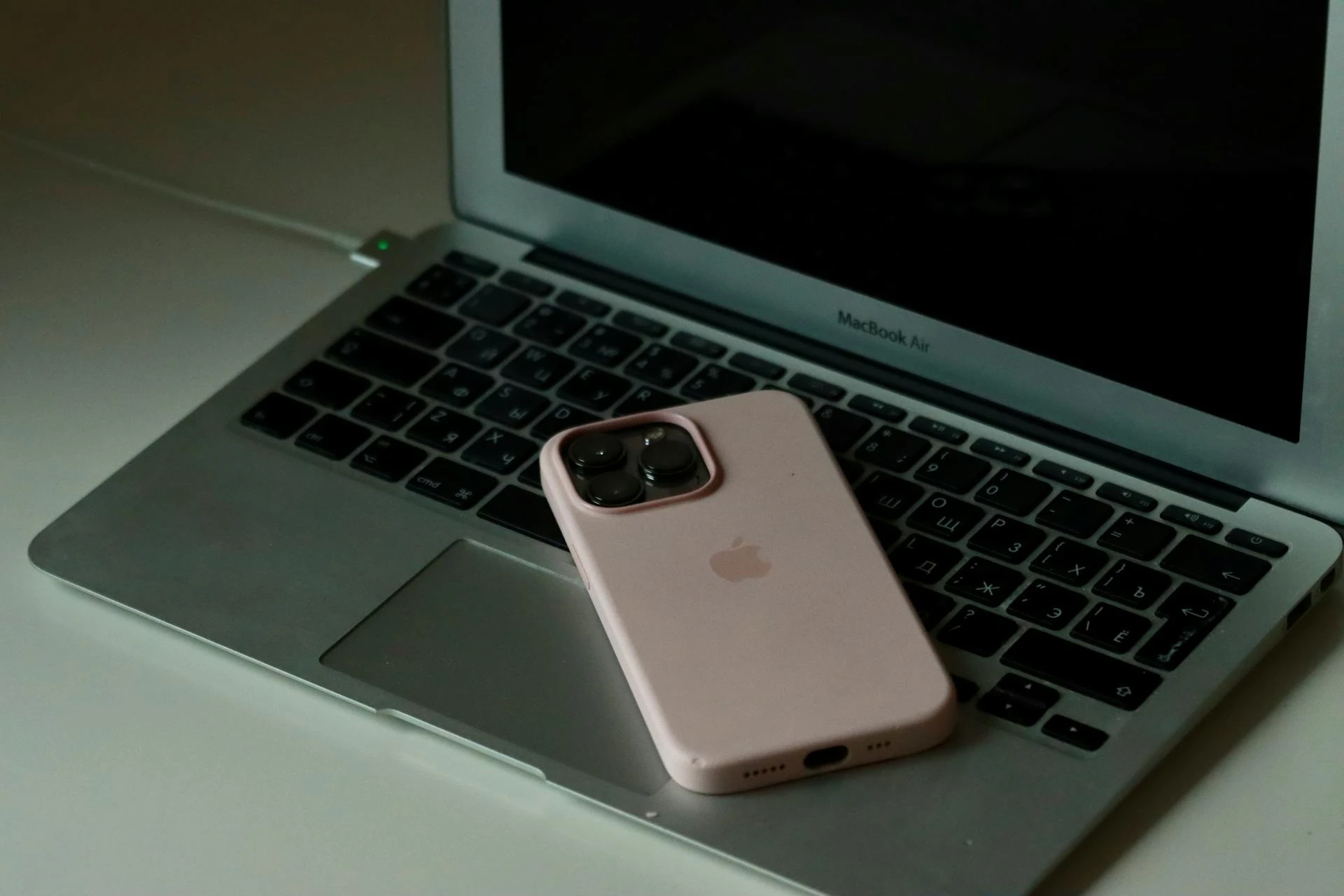 Apple’s Vision Air Set to Dominate Enterprise XR by 2027